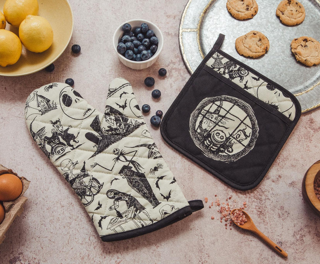 Disney The Nightmare Before Christmas Oven Mitt and Pot Holder Kitchen Set