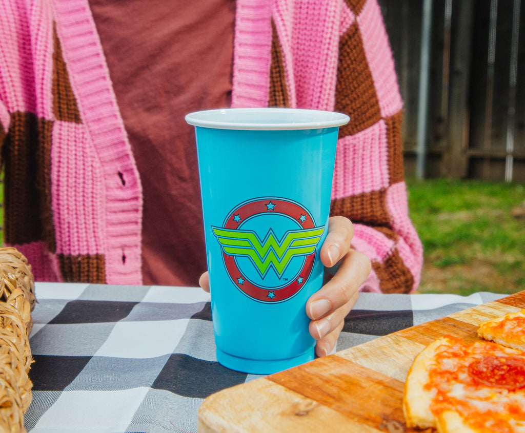 DC Comics Wonder Woman Logo 18-Ounce Disposable Plastic Cups | Set of 20