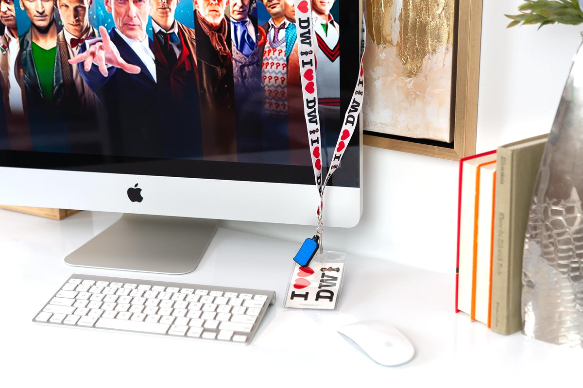Doctor Who I Heart the Doctor with 2D TARDIS Lanyard Charm